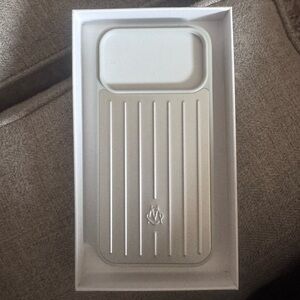 RIMOWA Silver Phone Case iPhone 17 Pro Max